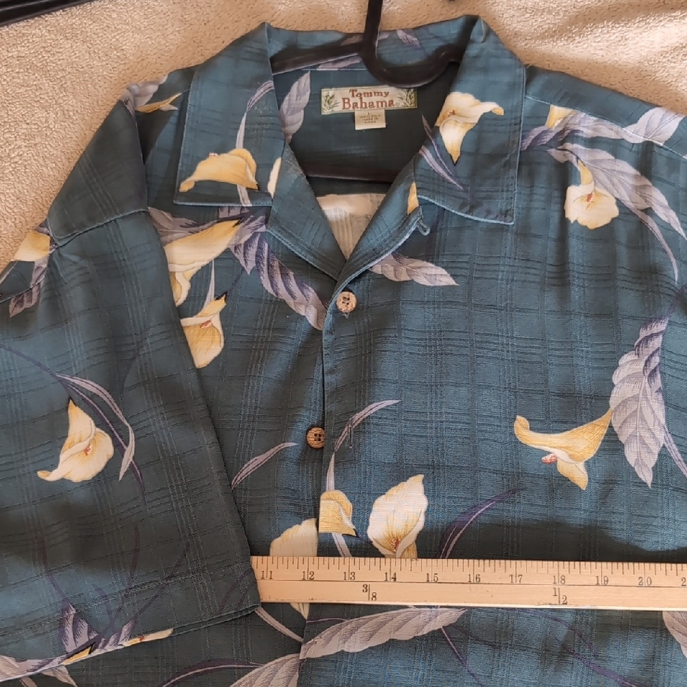 Tommy Bahama Green and Yellow Casual Button Down Shirt Silk